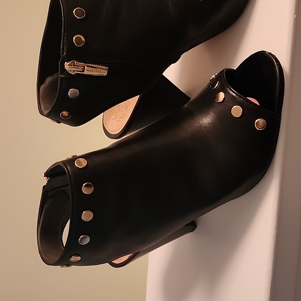 Vince  Camuto booties 8 wide black leather